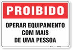 1752-placa-proibido-operar-equipamento-com-mais-de-uma-pessoa-pvc-semi-rigido-26x18cm-furos-6mm-parafusos-nao-incluidos-1