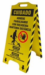 4450-cavalete-de-sinalizacao-trilingue-cuidado-homens-trabalhando-com-rocadeira-mantenha-distancia-58x28cm-1