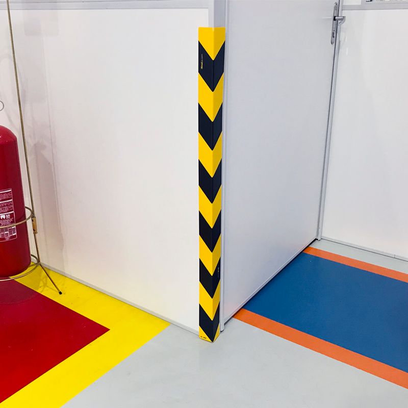4688-cantoneira-zebrada-de-plastico-rigido-amarela-e-preto-100x5cm-1-und-ps-amarelo-2mm-100x5cm-1