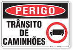 3348-placa-perigo-transito-de-caminhoes-pvc-semi-rigido-26x18cm-furos-6mm-parafusos-nao-incluidos-1